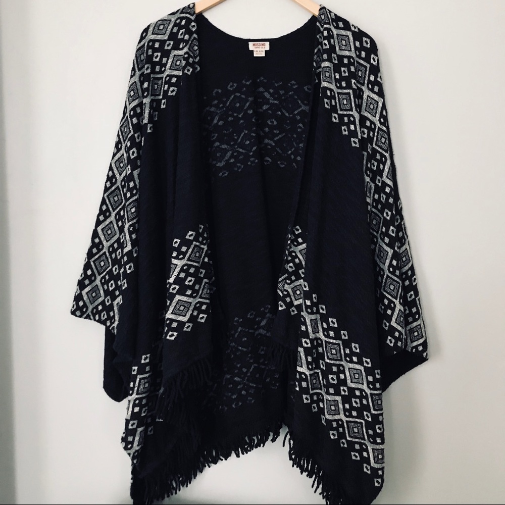 Mossimo Black & White Geometric Print Poncho